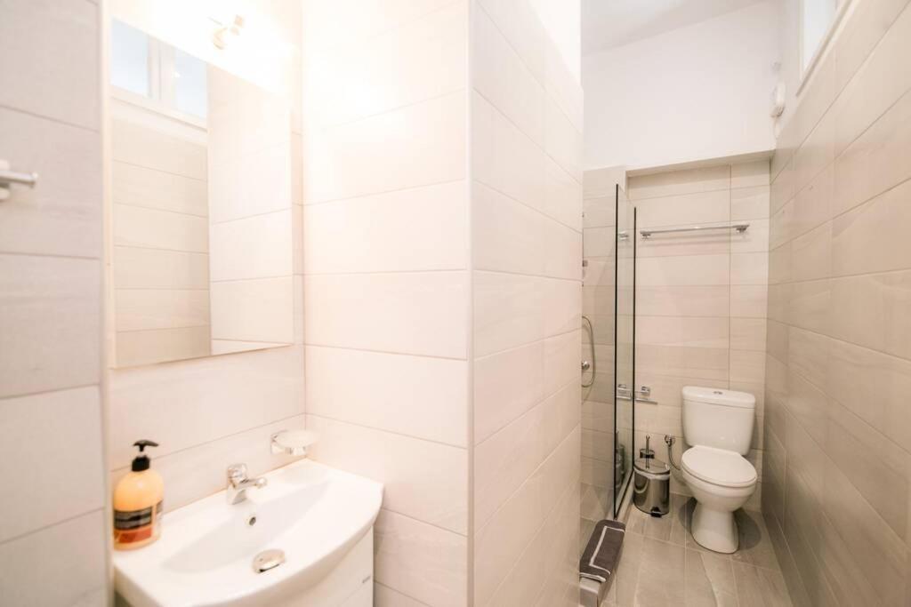 Belajo Central Apartment And Jacuzzi !! 볼로스 외부 사진